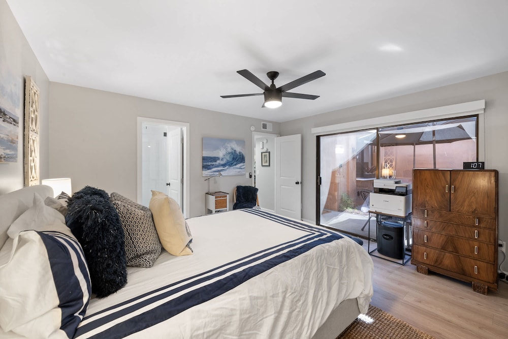 Designer Seville Condo w Golf Mountain Views