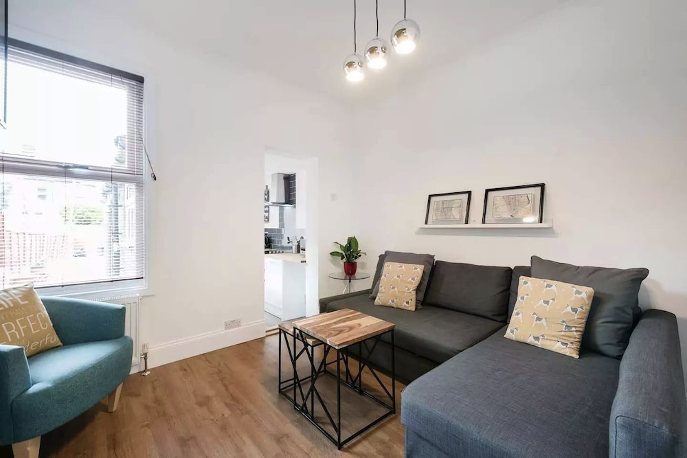 Cambridge House Luton - Inhabit Short Stays