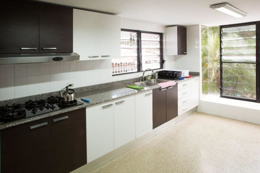 Los Mostros Hostel