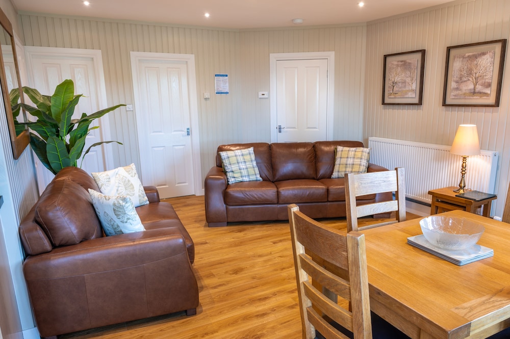 Birch 18 With Hot Tub, Newton Stewart