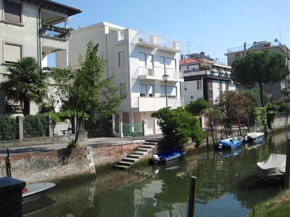 Villa Venice Movie