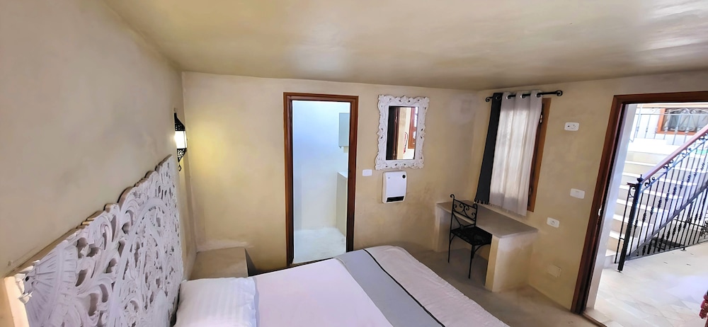 Al Madina Hotel