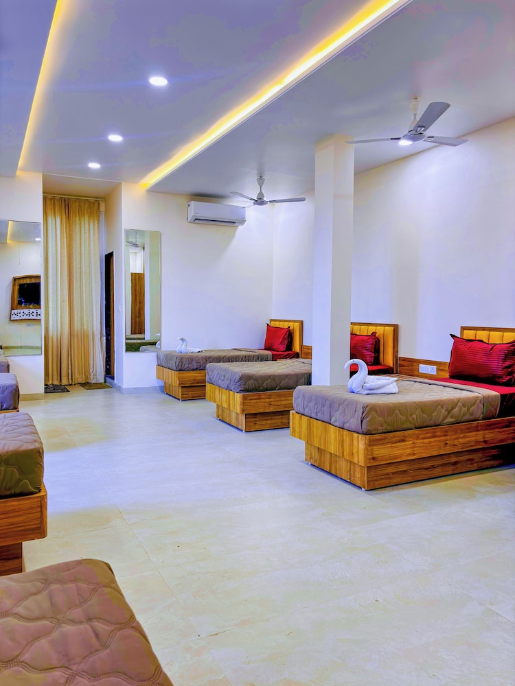 Hotel Vatika Inn