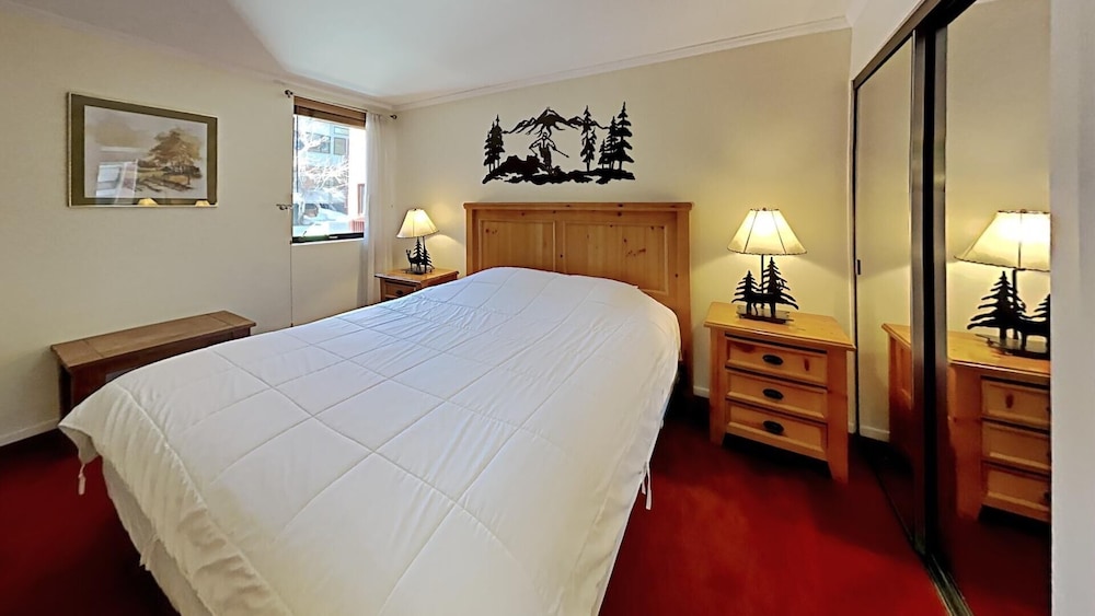 Comfortable 4 Bedroom Condo In the Heart of the Resort by RedAwning view 3