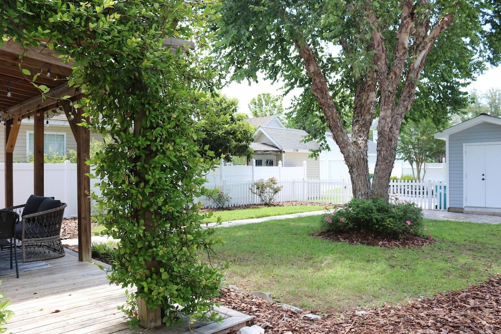 Lowcountry Lodge! In the Heart of Historic Old Town Bluffton SC