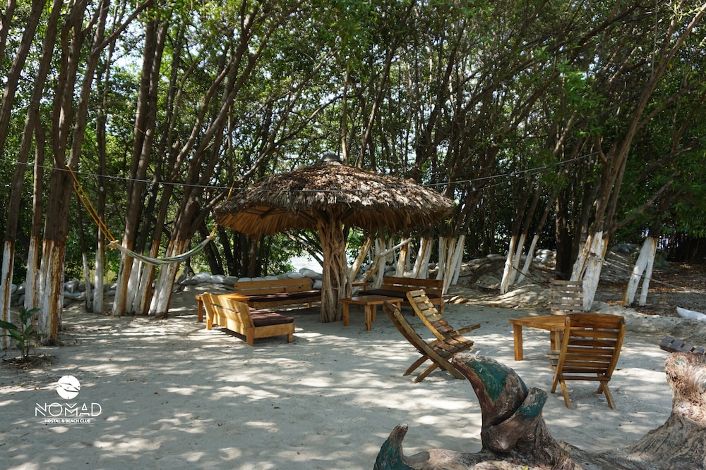 Hotel Nomad Beach House - Hostel - Image 1