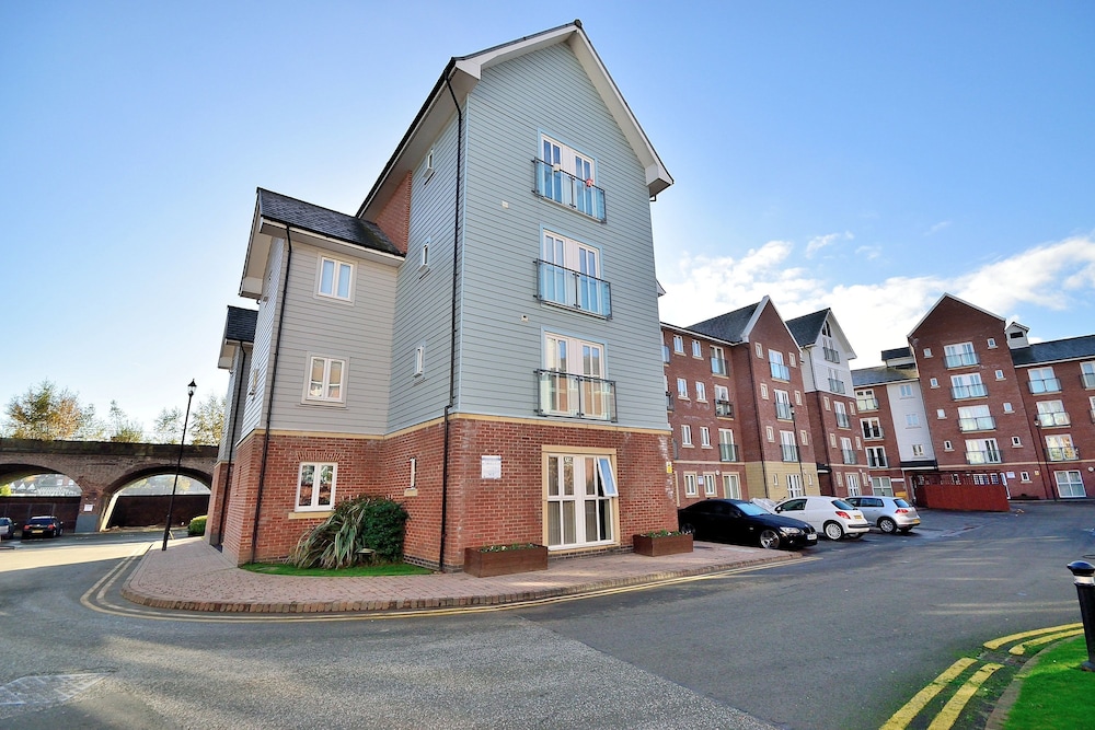 Racecourse Serviced Apartments