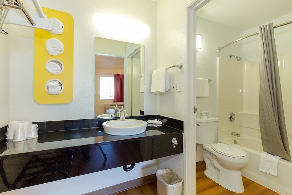 Motel 6 Hayward, CA – Silicon Valley Gateway