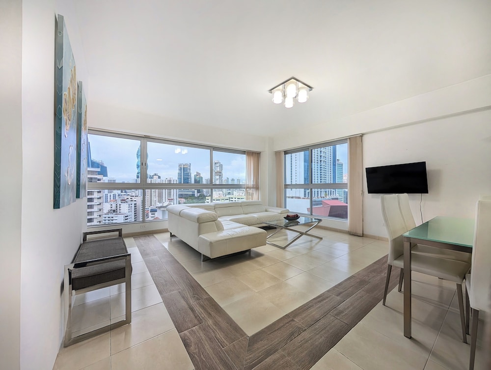 YC 1701l Apartamento 2 BDR Av Balboa