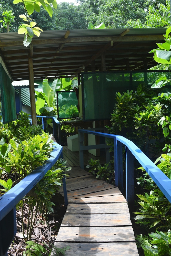 The Lookout Inn Lodge