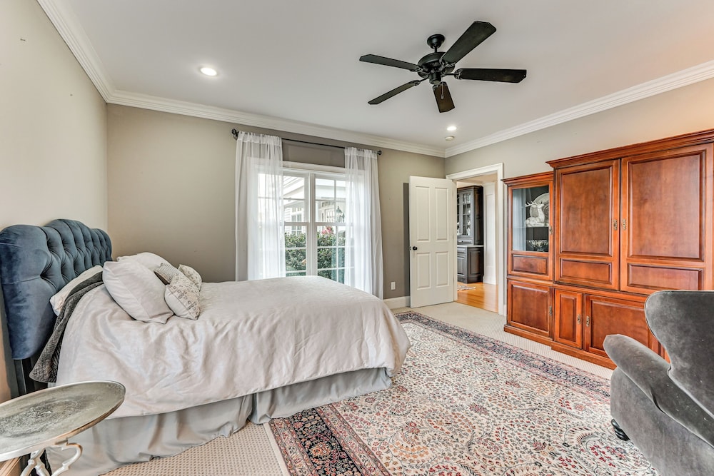 Groton Home < 1 Mi to Beach on Long Island Sound!