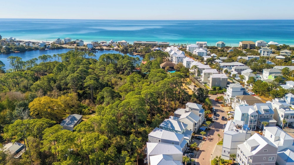 Gulf-view Retreat w/ Rooftop Deck + Private Pool Villa Anesi by Avantstay