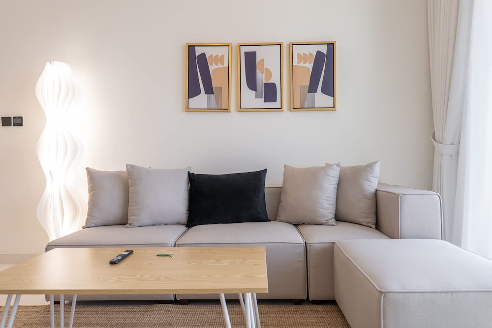 1 Bedroom in Marina Vista With Gorgeous Palm Views