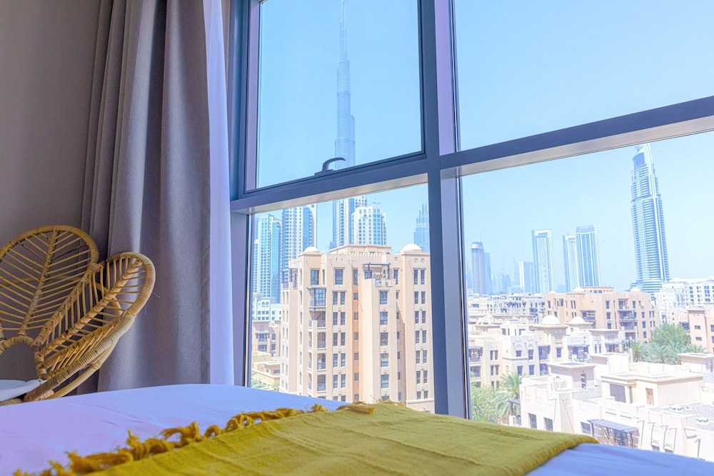 Art-inspired apartment amidst Downtown Dubai