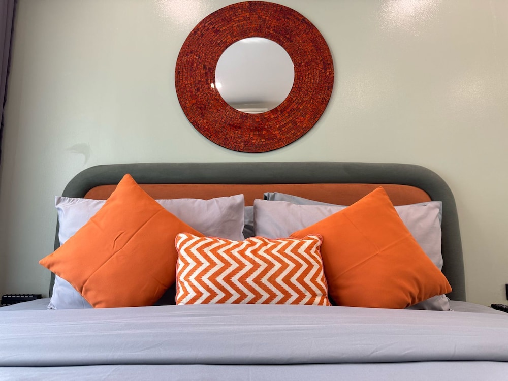 1BR Condo with Pool Gym C238