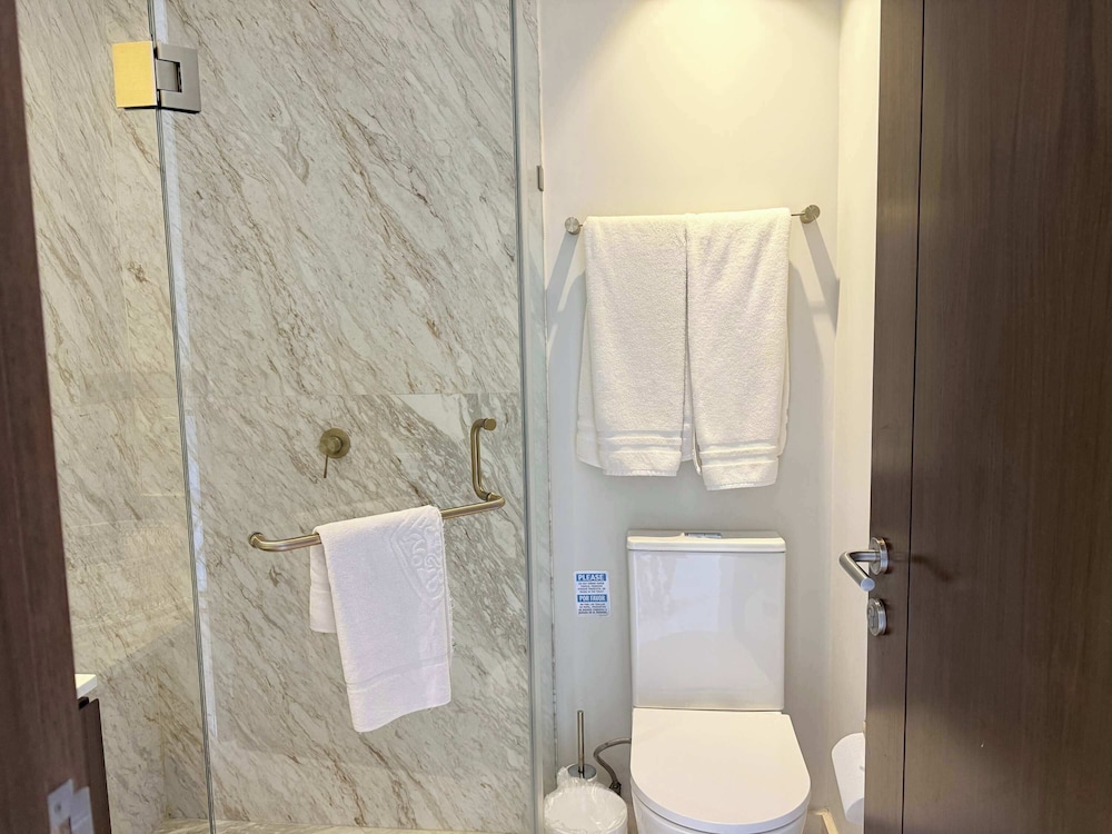 Luxury 2BR Bolongo Ocean View Private Beach
