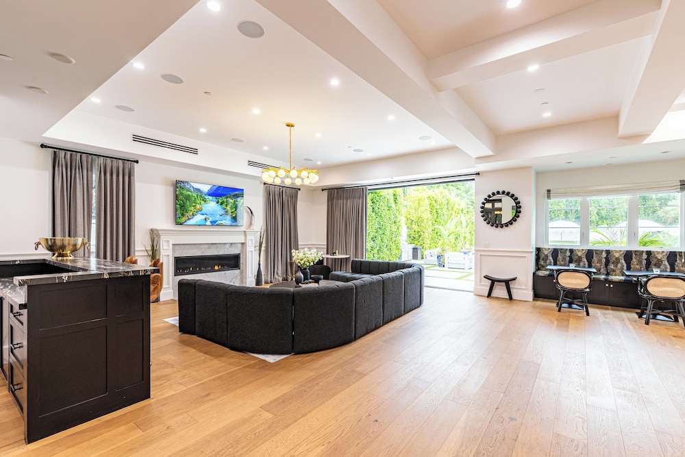 Otis Ave - Modern Farmhouse Retreat w/ Pool, Spa & Luxe Interiors