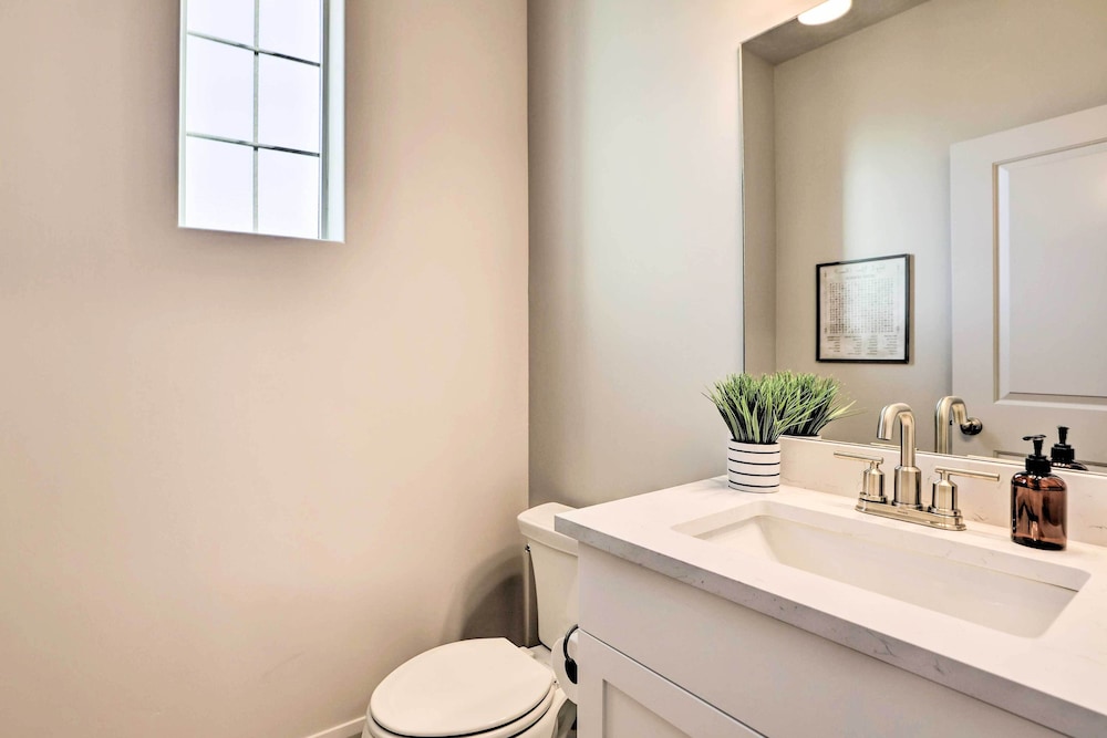 Washington Townhome: Game Room & Community Pool! view 5