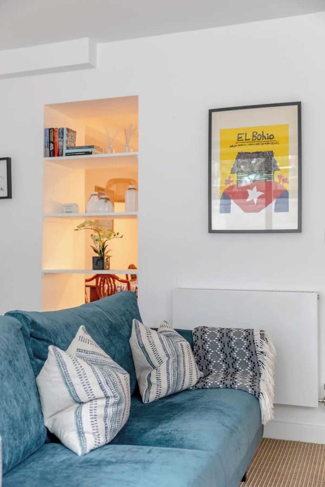 Beautifully Refurbished 2BD Flat- Clapham