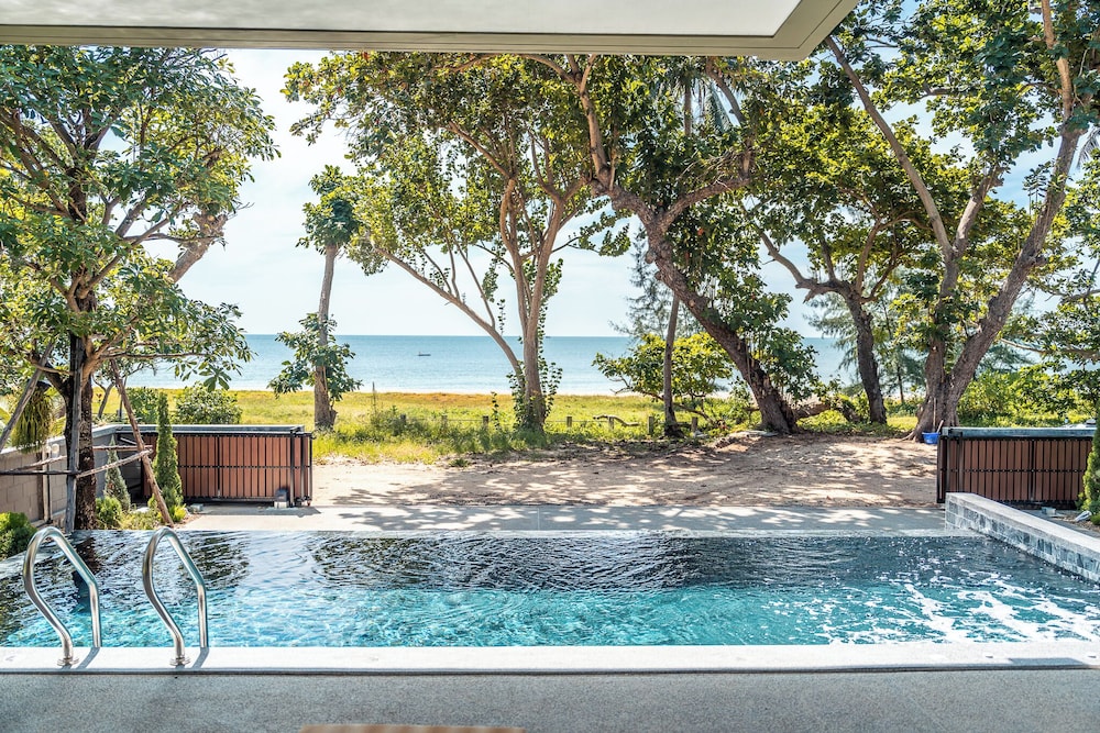 Merbrisa Rayong - Ao khai beachfront