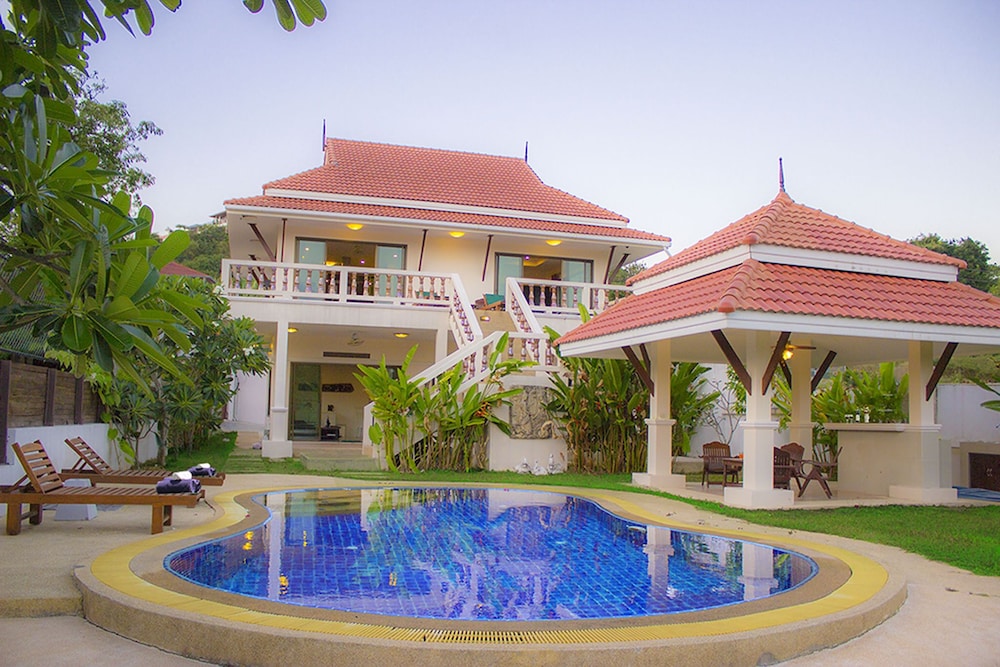 Baan Dork Bua Villa