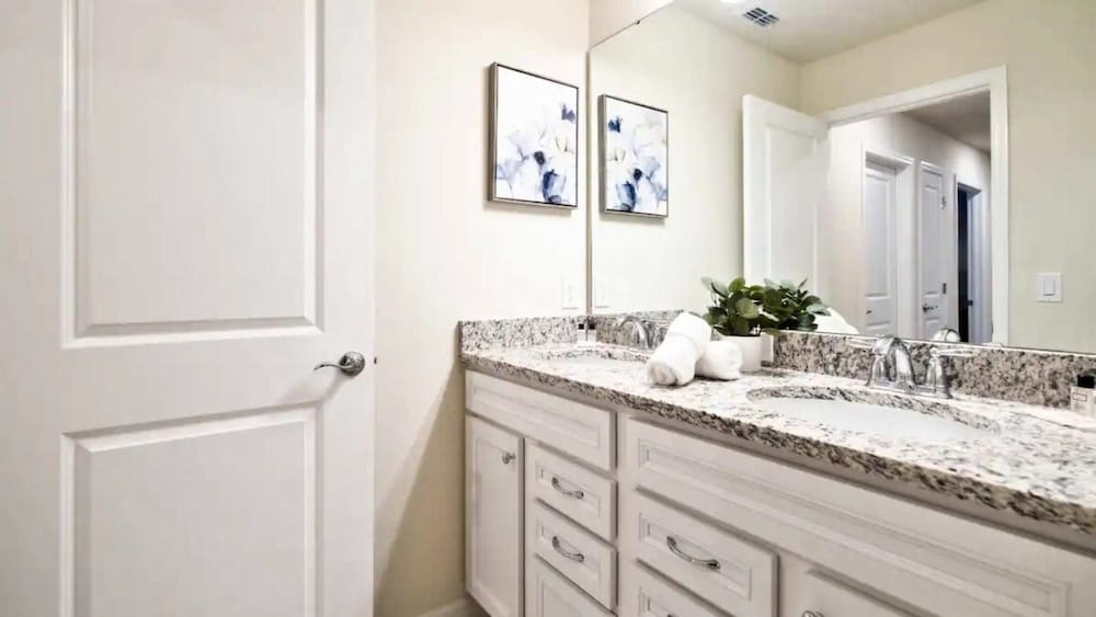 Modern 5BR Townhouse w Private Pool Near Disney
