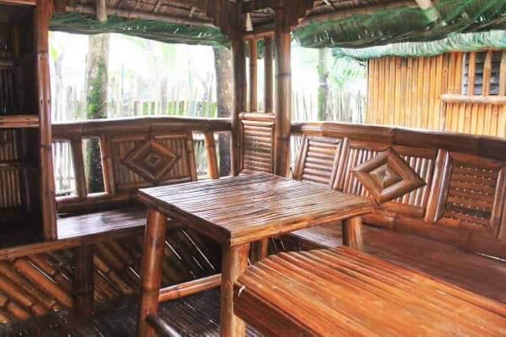 Surf Theori Resort