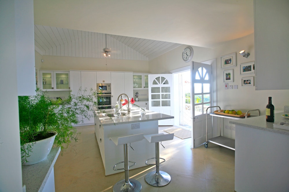 Villa Atlantis