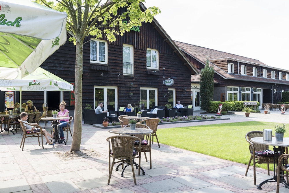 Hotel De Kruishoeve - Image 1