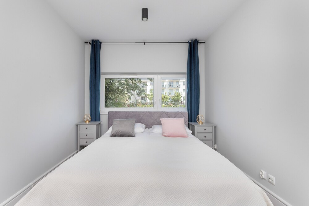 Unique Apartment in Gdańsk by Renters view 3