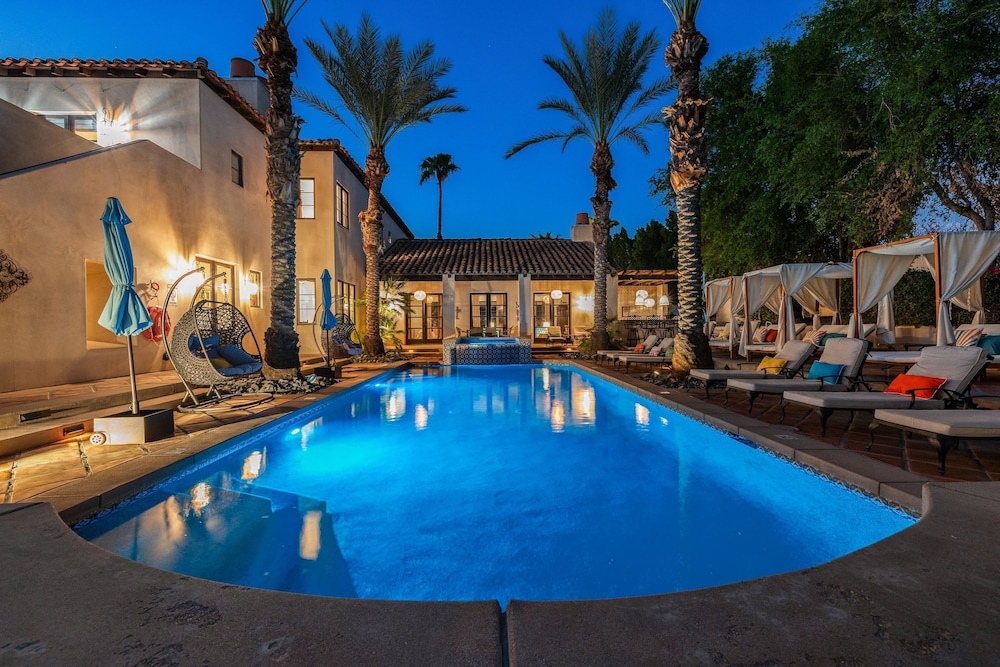 Villa del Gallo by Avantstay Luxury Group Retreat Pool Putting Green