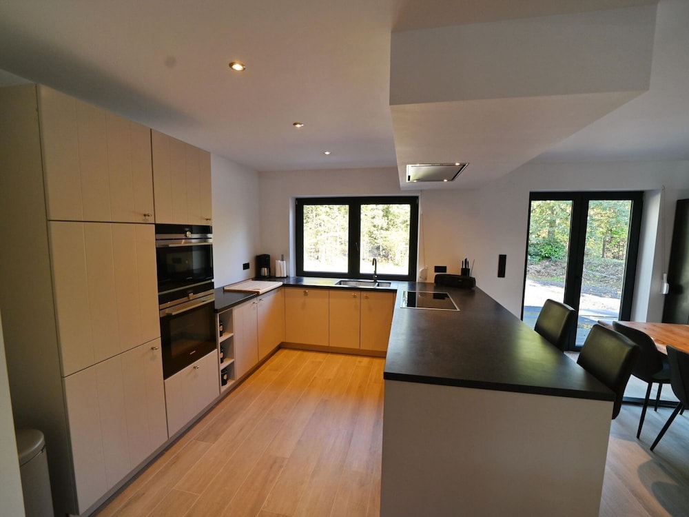 Chalet Near Durbuy With Forest & Hot Tub