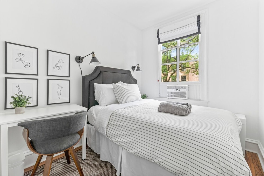 Adelphi II by Rove Travel 3BR Ft Greene w Deck
