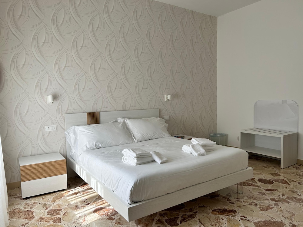 My50s in Monopoli With 4 Bedrooms and 2 Bathrooms