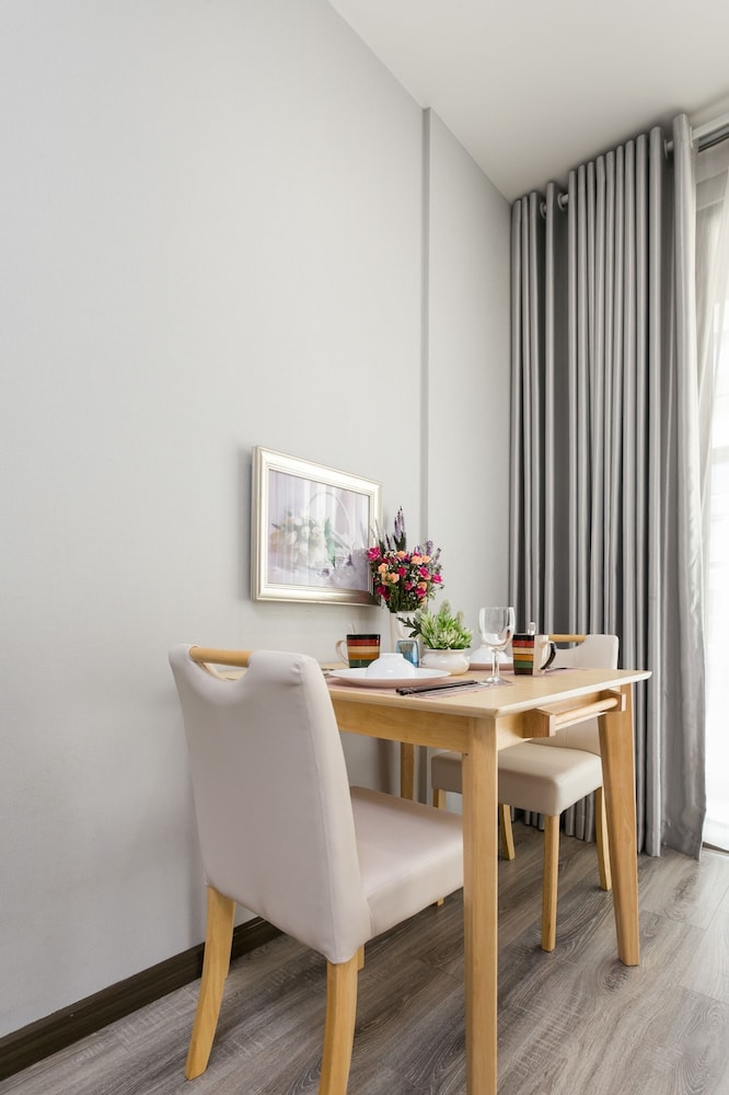Jennifer House - Millenium Apartment
