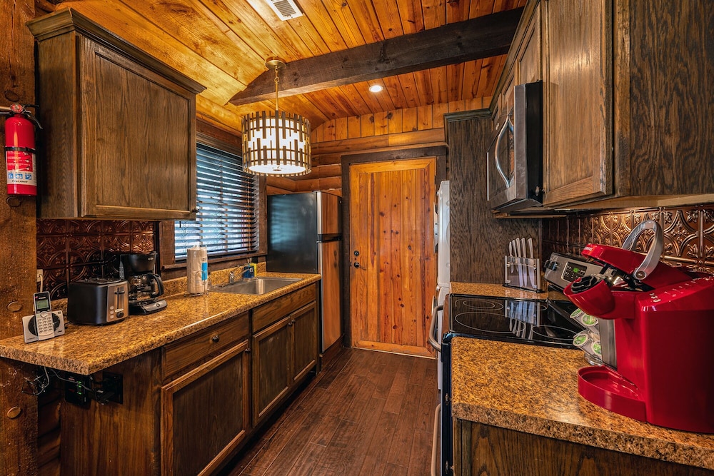 stayNantahala – Smoky Mountain Cabins and Luxury Yurts
