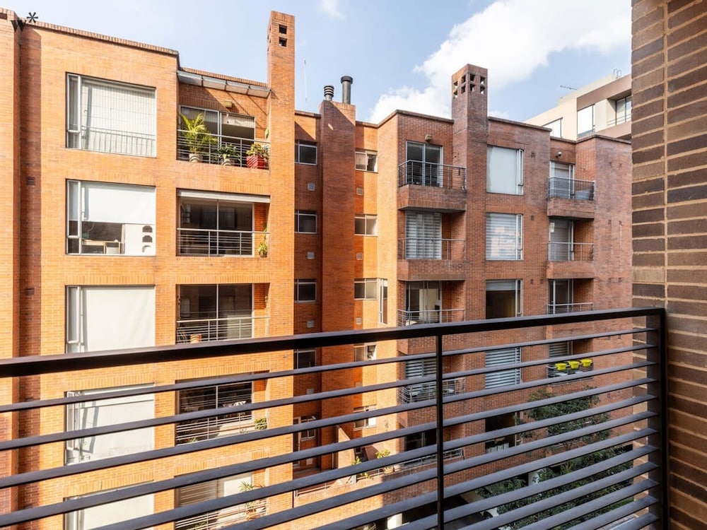 w Luxury 1BR w Great Terrace in Chico