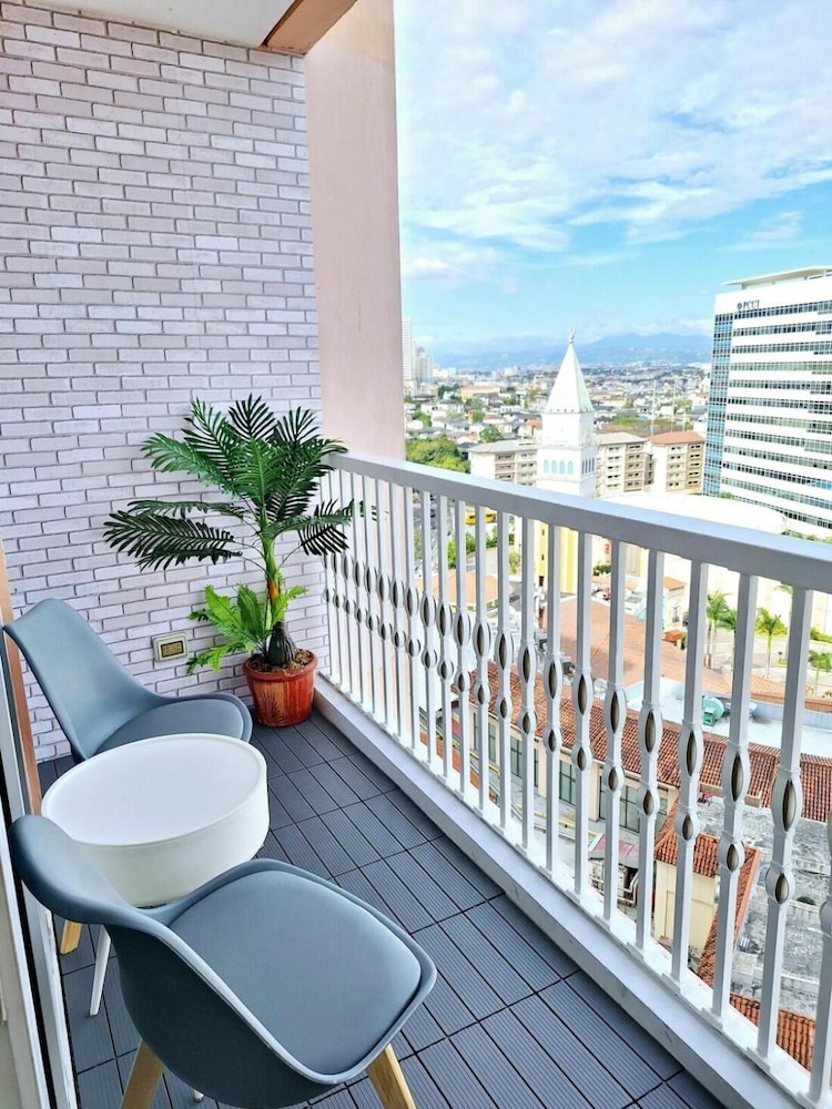 Luxury Coastal, Grand Canal View