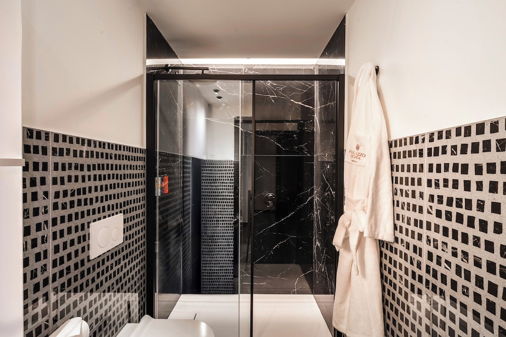 Palazzo Rota Luxury Apartments