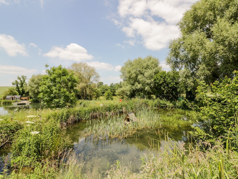 Oak Lodge At Bridge Lake Farm & Fishery