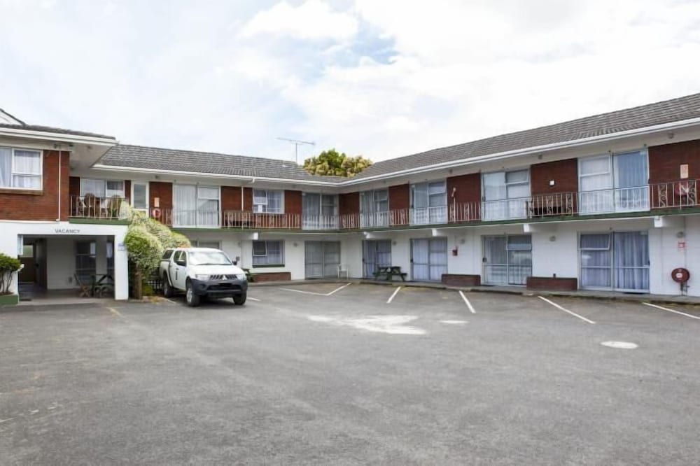 Sunset Lodge Motel - Image 4