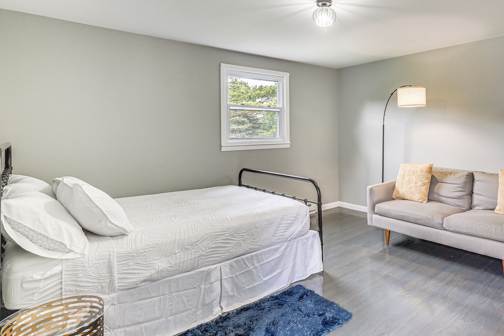 3 Mi to Main St: Modern New Paltz Home