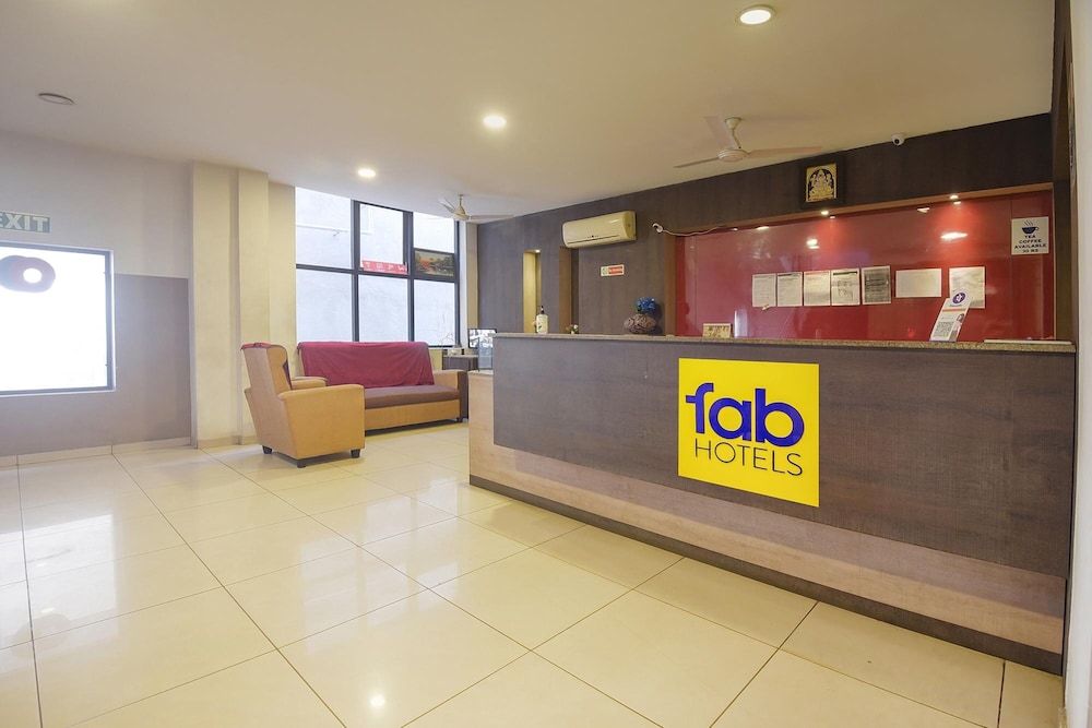 Fabhotel White Clouds