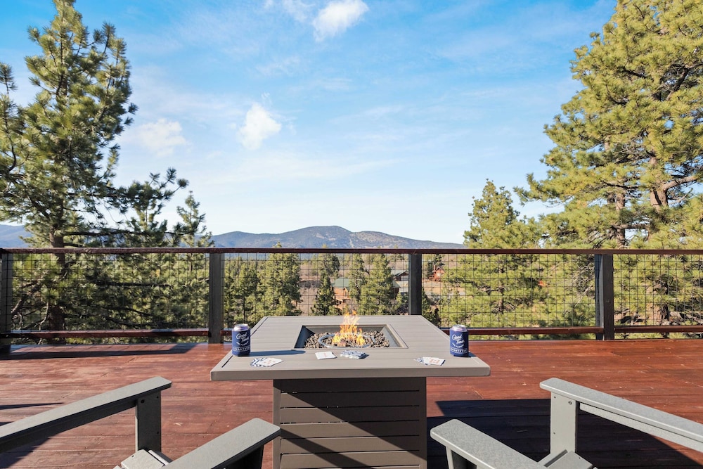 Modern Lodge Near Lake, Village, & Snow Summit Game Room, Decks, Firepit, Views