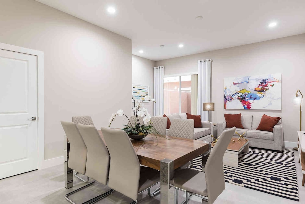Stylish 4bed Townhome at Summerville Near Disney