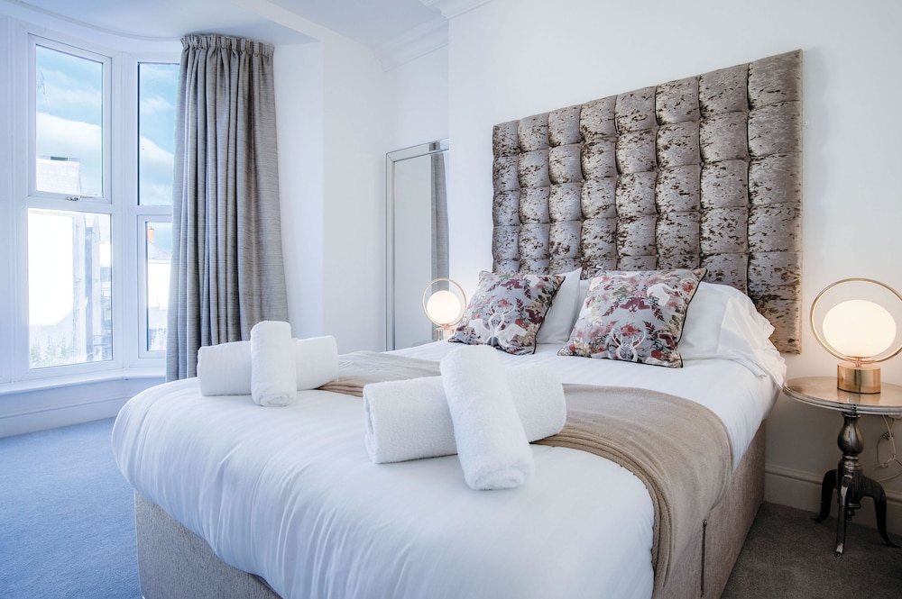 Caldey View - Luxury 2 Bedroom - Panorama - Tenby view 4
