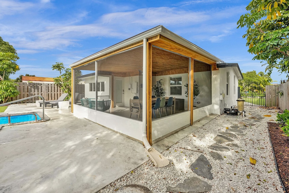 Casa Sueno 3BR Home with Saltwater Pool view 4