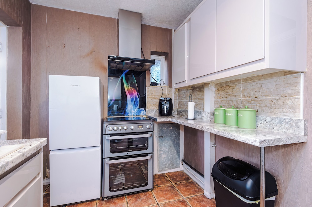 Modern 3-Bed - Near Etihad & City Centre