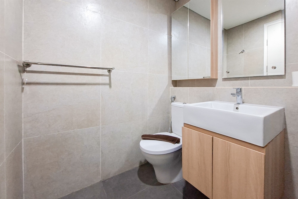 Modern Neutral 2Br At The Ayoma Apartment