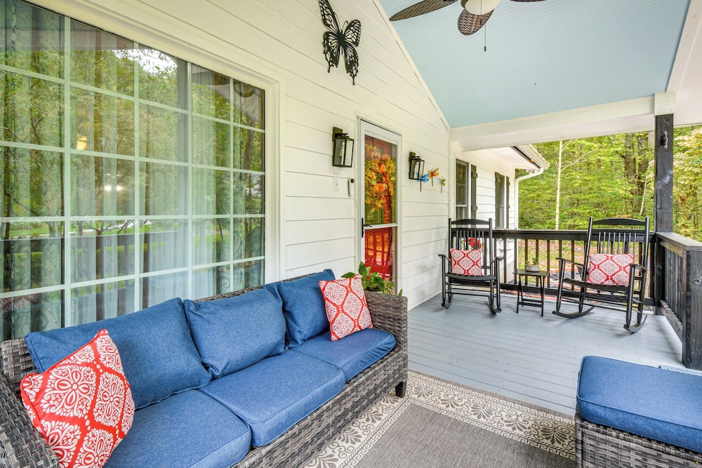 Creekside Cottage w/ Hot Tub: 8 Mi to Lake Chatuge